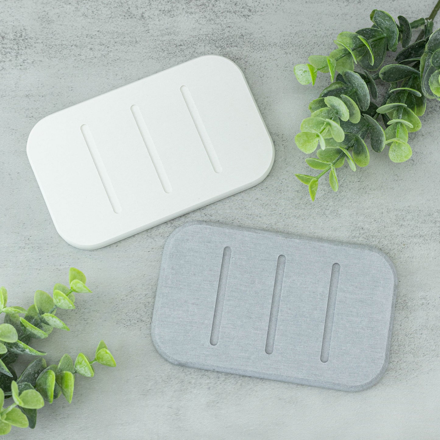 Absorbing stone soap dish in coral, fast-drying diatomaceous stone dish that keeps bar soap from getting mushy