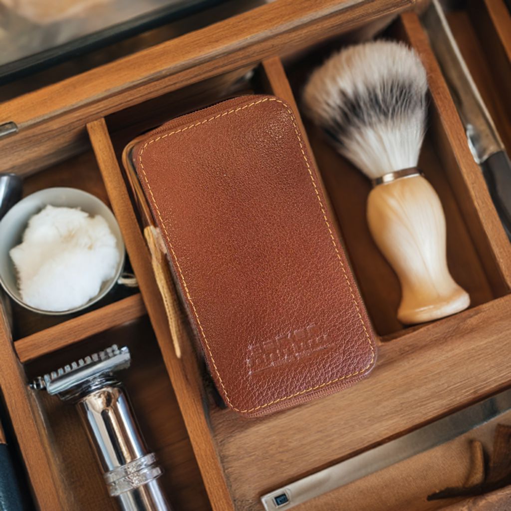 Genuine leather double edge safety razor zippered travel case in saddle brown, premium wet shave travel kit