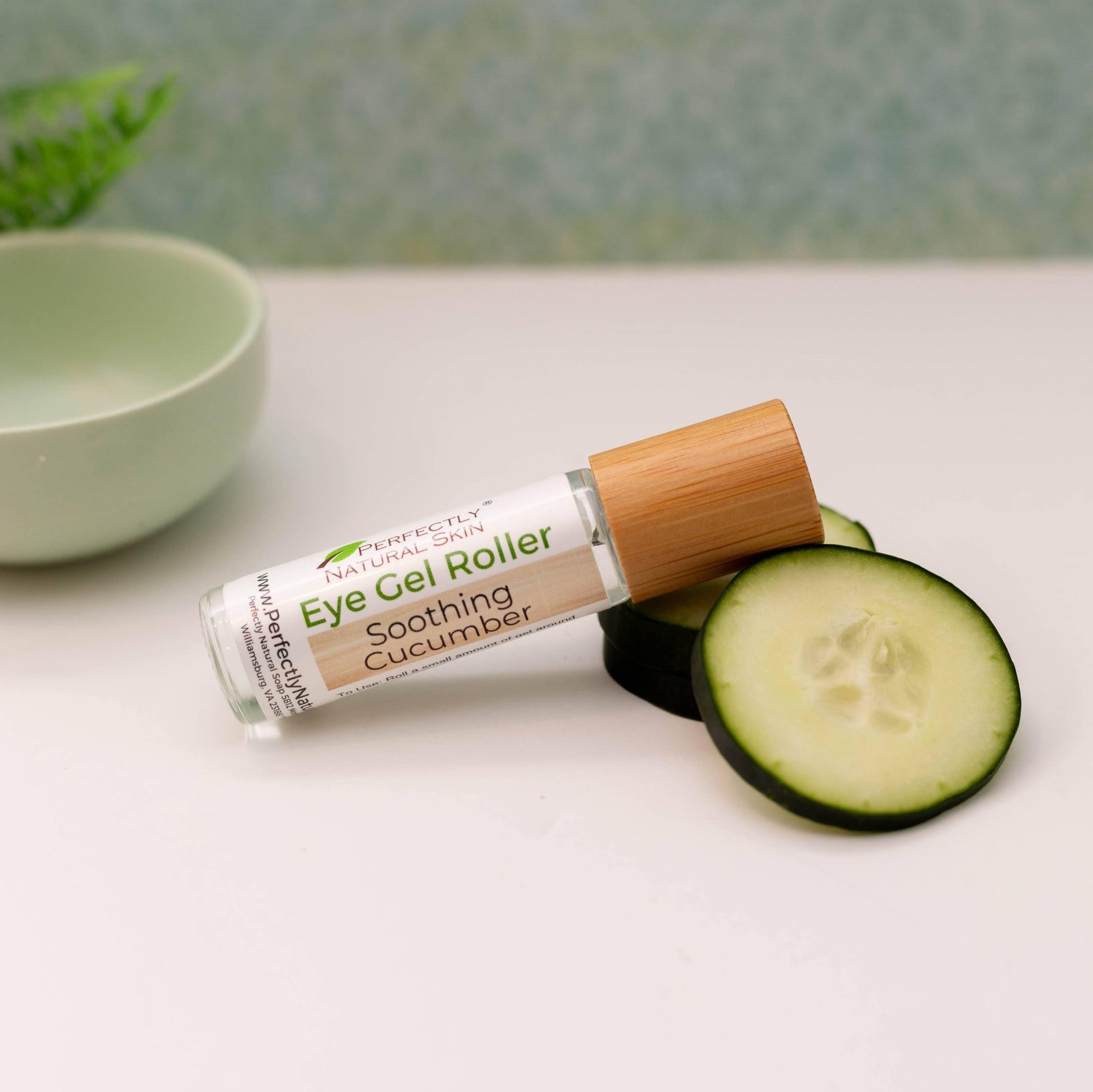 Soothing cucumber eye gel 10ml with roller applicator, natural anti-puffiness treatment for puffy eyes
