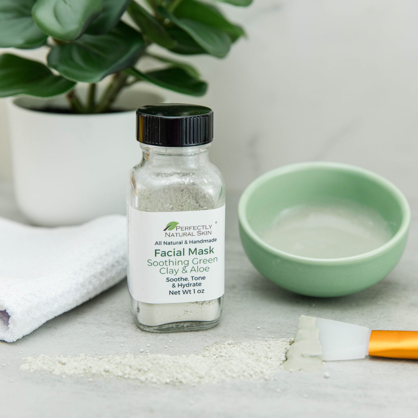 Soothing green clay and aloe facial mask, gentle purifying clay mask for sensitive and combination skin